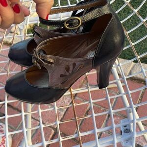 Giraudon leather peep-toe heels